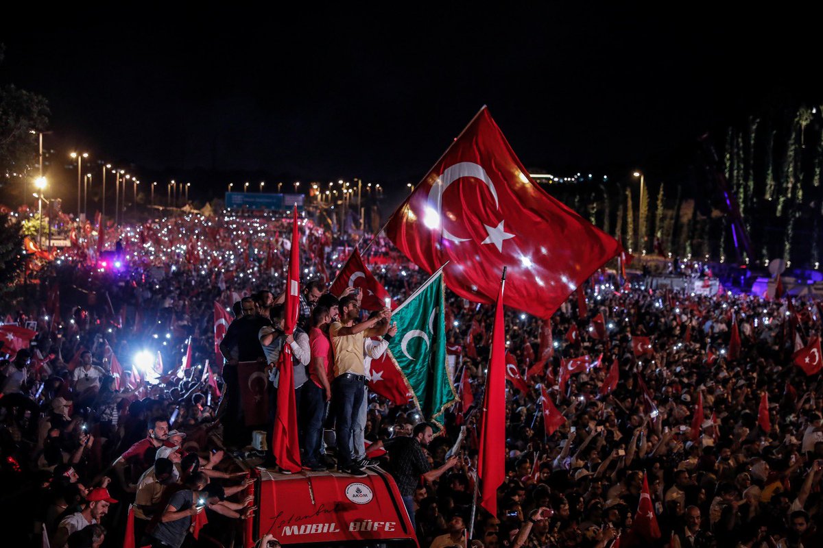 UrfaBirlikVakfi's tweet photo. "Âsım'ın Nesli... Diyordum ya... Nesilmiş Gerçek: İşte Çiğnetmedi Nâmûsunu, Çiğnetmeyecek" Mehmet Akif Ersoy. 
#15TemmuzuUnutma #15Temmuz #15temmuzsanlıdirenis #15TemmuzRuhu  @birlikvakfi1 @Av_ihk https://t.co/SWT3IqXEnv