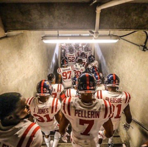 DreGreeneJr's tweet photo. THANKFUL to receive an offer from The University of Mississippi!!🔴🔵 #HottyToddy @DerrickDnix @LClelland @OleMissFB https://t.co/gdl8oi6vWh