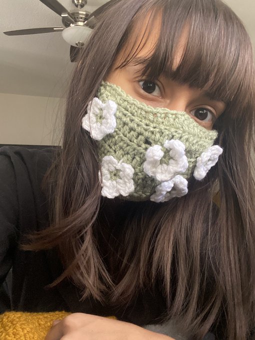 wearing a cute mask and showing u it&rsquo;s not just knit https://t.co/TAxqrTjIZ8