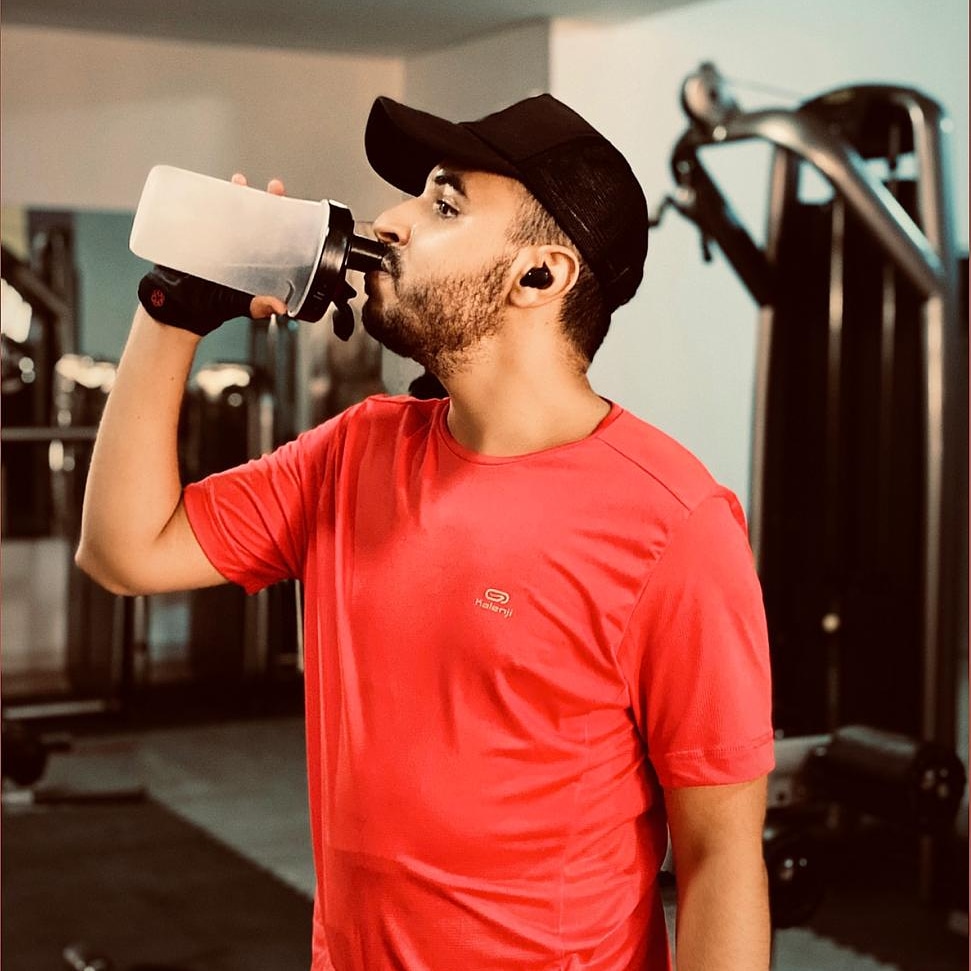 SalimHaloui's tweet photo. تهلاو في الصحة ديالكم و أهم شيء الرياضة 🥤💪 #الرياضة #المغرب #star https://t.co/rttVPkp5Gw