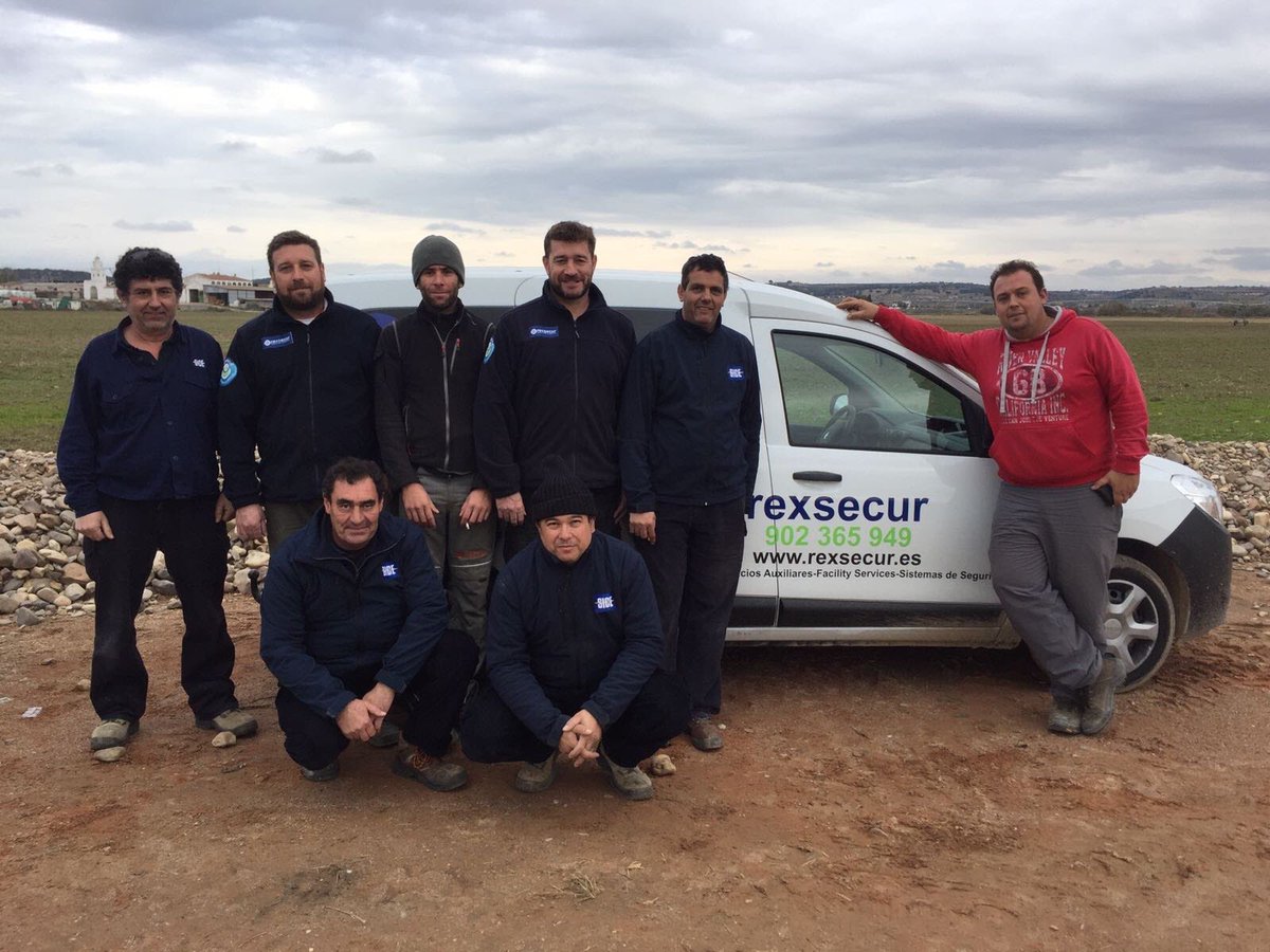 rexsecur's tweet photo. #REXSECURPROYECTOSYSERVICIOS
Parte del equipo de profesionales de Rexsecur Proyectos y Servicios realizando trabajos para la Confederación Hidrográfica del Tajo.
https://t.co/yDwGKYyrFM
#rexsecur #rexsecurgroup #servicios #proyectos #reformas #obras #construcciones #españa https://t.co/E2Qs8Sn0xS