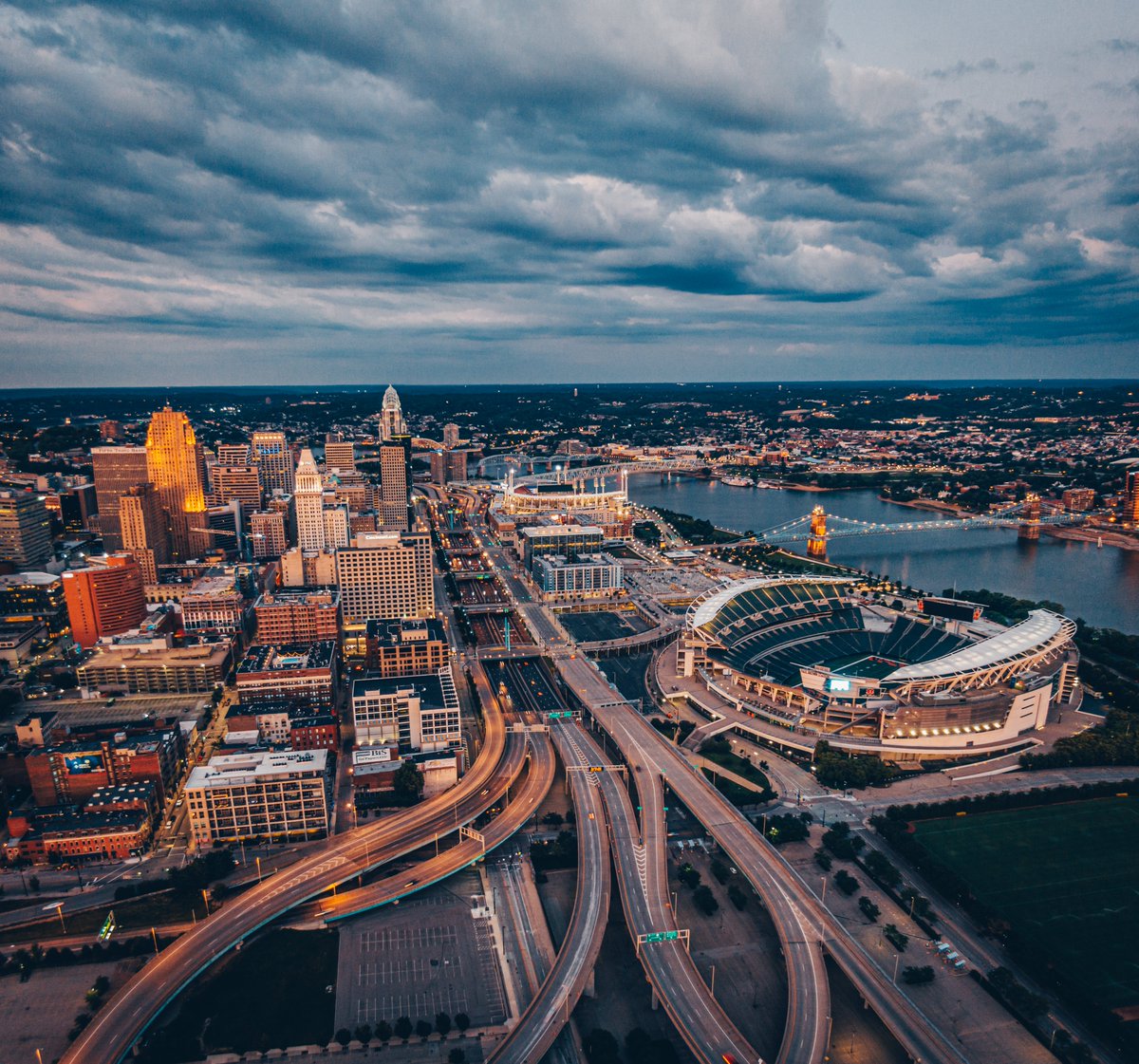 The Queen City 🧡🖤

📸: phantomphotos_ /IG