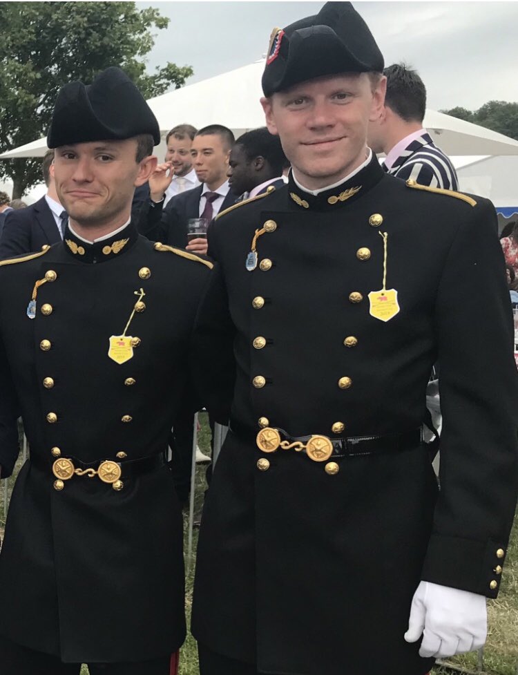Joyeux quatorze juillet mes amis! Le défilé militaire de Henley Royal Regatta. Allons d’enfants de la Patrie.....
Honouring the past, celebrating women in defence and championing military rowing 
🇦🇺 🇨🇦 🇫🇷 🇩🇪 🇳🇿 🇳🇱 🇬🇧 🇺🇸 
<a href="/ArmeesAviron/">Forces armées française aviron</a> 
#fittestandfinest #thekingscup