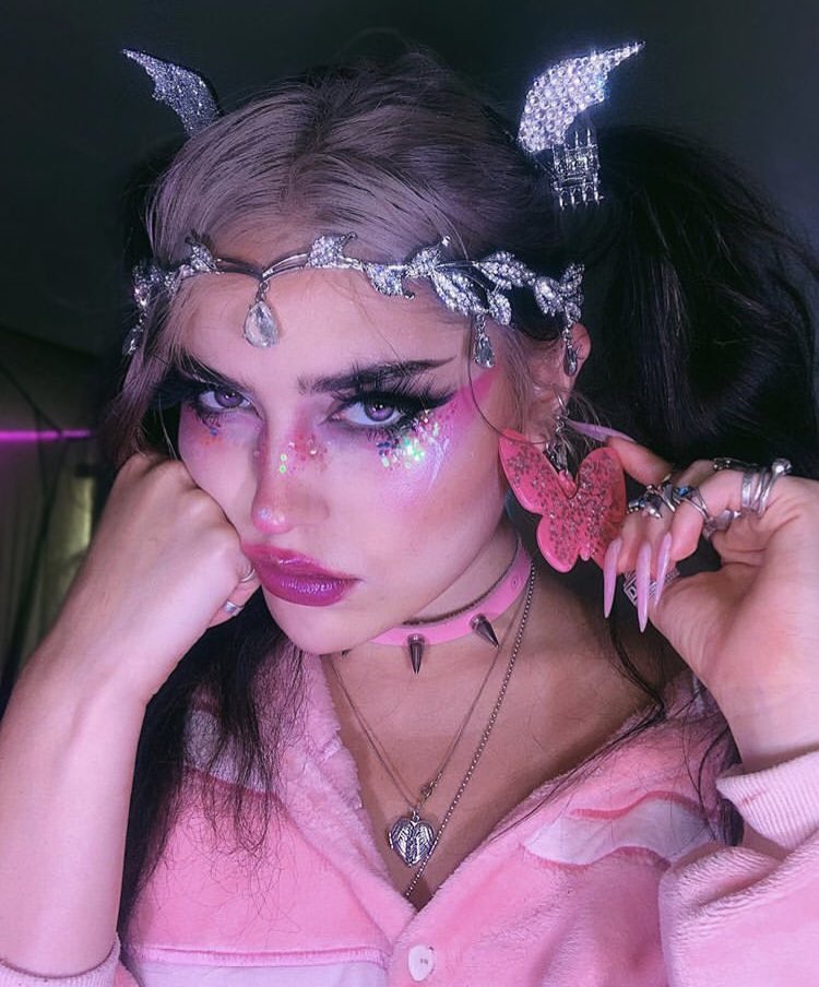 melutoniin's tweet image. WIFE