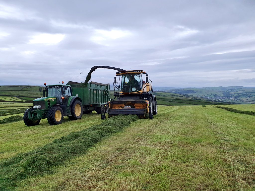 Dalesbrad007's tweet photo. Land dried up well today for second cut grass silage, now almost done for 10pm... 🚜 https://t.co/uDm67RAT6R