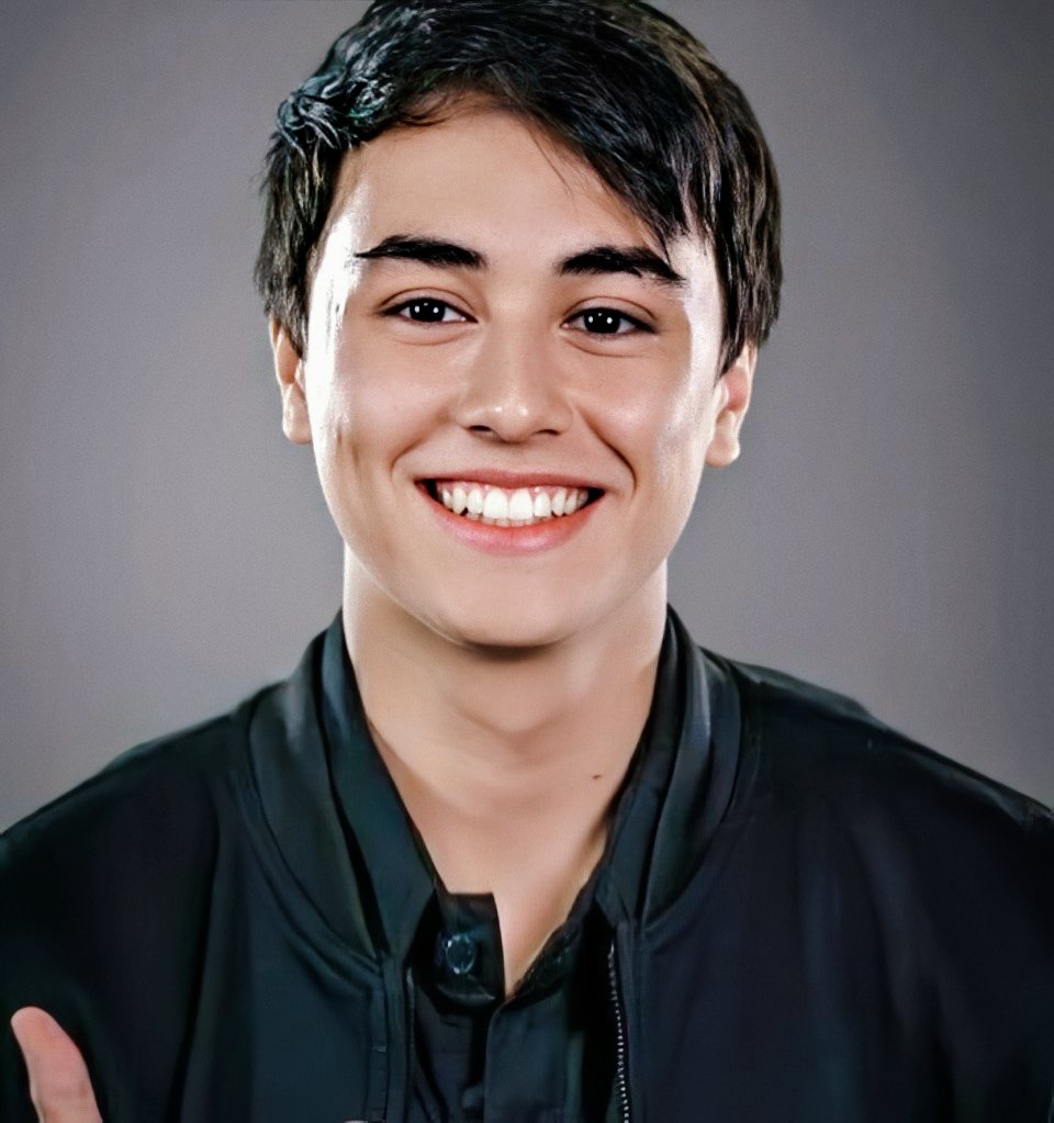 MaymayVisuals's tweet photo. I can’t believe you’re 20! How can that be? I’m waaaaaay too young to have a 20 year old 😂 .
Happy birthday love 🎂💕
We love you so much!!! 
May you keep reaching for the stars and all your wishes come true.
@Barber_Edward_

#MaligayangKaarawanEdward https://t.co/Kx9WeYrV6F