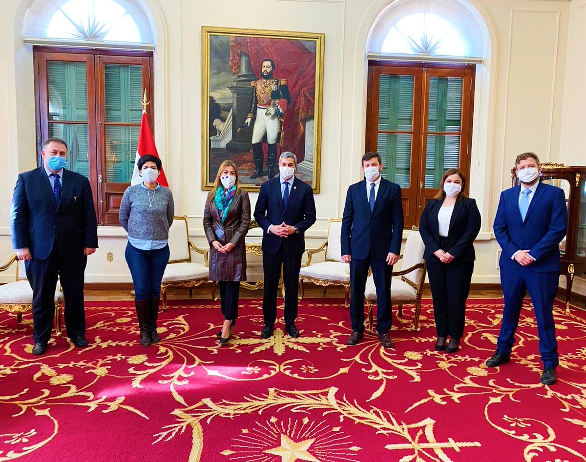 SomosASEPY's tweet photo. Hoy nos reunimos con el Presidente @MaritoAbdo y el Ministro @BMLopezB y conversamos sobre la importancia de asegurar la financiación necesaria de USD 500 millones para que el FOGAPY pueda alcanzar al menos a 100.000 mipymes y proteger 650.000 empleos [HILO] https://t.co/2Dqr47NTll
