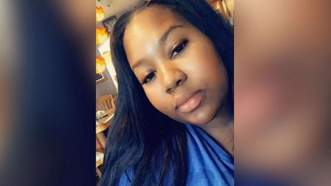 dead at 22Nyla Moore, stay-at-home mom from Chicago, dreamed of becoming a teacher. After getting  #COVID, she died on a ventilator. “I screamed so loud. I just lost it," said her mom, "her baby is too young to know, but..his spunk has left a little bit"  https://abcnews.go.com/US/22-year-chicago-mom-youngest-child-city-workers/story?id=70544622