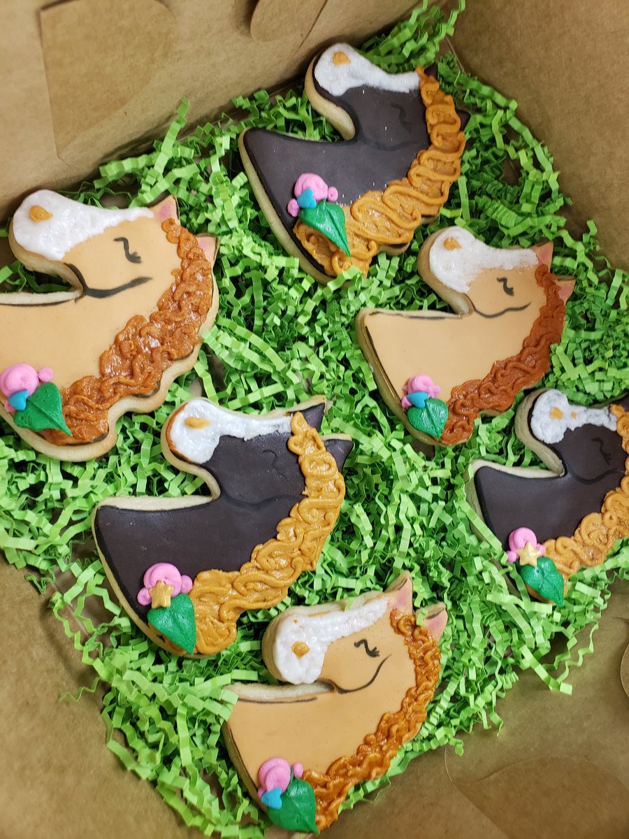 Sweets4Success's tweet image. It's a PONY PAARTY! 🐎💕🐴
Happy birthday, Kennedi!
.
#KAYBEECAKES #growdesotomarketplace #birthdaycake #customcookies #customcakes #CookieMe