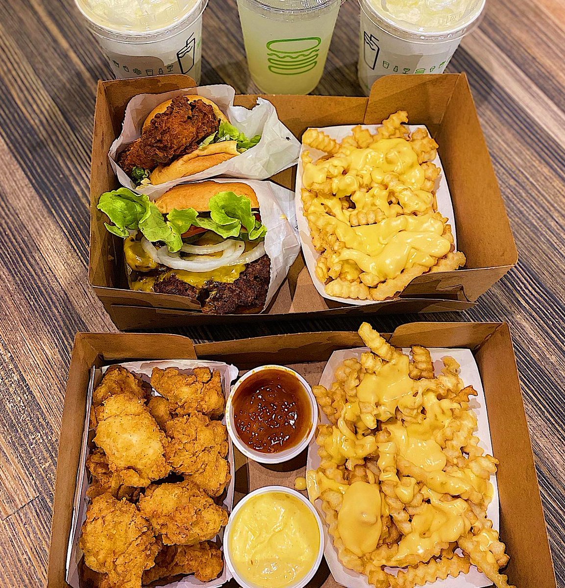 Literally in food coma since I stuffed my face with  @shakeshackUK & their new Chick'n Bites 