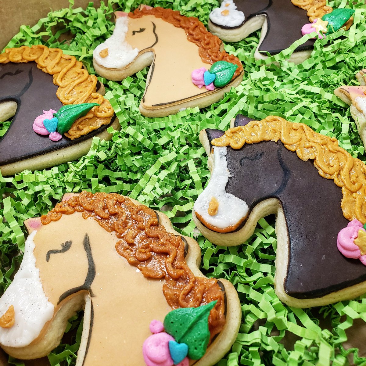 Sweets4Success's tweet image. It's a PONY PAARTY! 🐎💕🐴
Happy birthday, Kennedi!
.
#KAYBEECAKES #growdesotomarketplace #birthdaycake #customcookies #customcakes #CookieMe