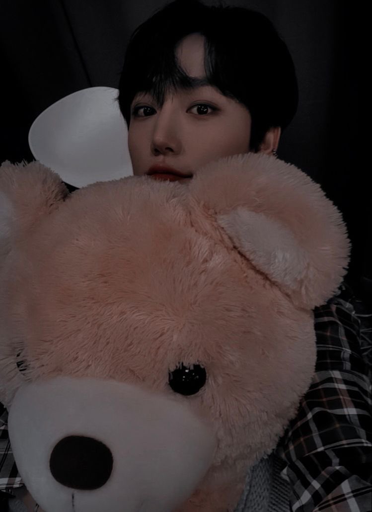  #JANGJUN i think he would have two types of hugs, one being one of those short hugs where it barely counts as a hug but it's kinda sweet and the other being a longer hug where you could rest your head on his shoulder and he would just cling and bear hug you