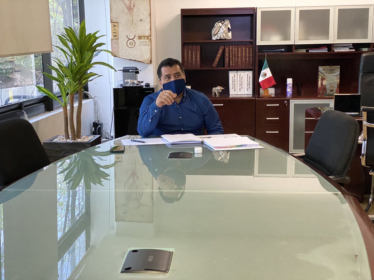 soto_arma's tweet photo. Me reuní con el Presidente Municipal de Chilpancingo @antoniogaspar42 , con el propósito de redoblar esfuerzos para contener y disminuir los contagios de COVID19 para evitar regresar al semáforo rojo 🔴. https://t.co/r1tMY7J6cI