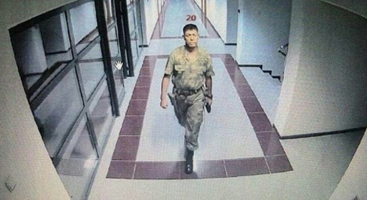 HELAL SÜT EMMİŞ ANADOLU ÇOCUKLARI BÜYÜYÜNCE BÖYLE ÖMER GİBİ YİĞİT OLUYOR GEREKĞİNDE DE HİÇ DÜŞÜNMEDEN ŞEHADETE YÜRÜYOR.

 #15TEMMUZ