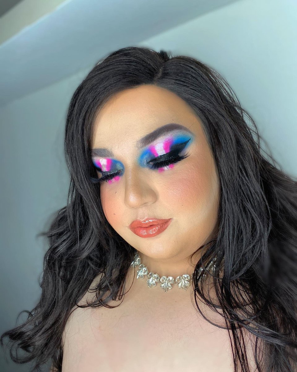 thebawdyy's tweet photo. ❗️STOP KILLING US❗️
Black Trans Life’s matter ALWAYS, PERIOD.
.
Transgender people come from all walks of life. We r dads & moms, brothers & sisters, sons and daughters.
.
#translifematter #blacktranslivesmatter #transisbeautiful #transgender #transflag #transcolor #transmakeup https://t.co/bQPmp7vy7o
