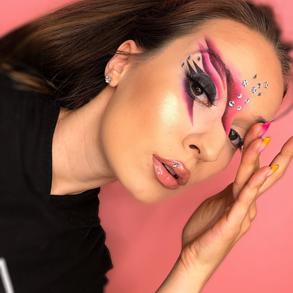 _monalizas's tweet photo. EY ES @SeptemberRoseCo Slush Palette &amp; @ABHcosmetics Soft Glam ( noir shadow) 
B R O W S @ABHcosmetics Dipbrow Pomade in Ebony 
F A C E @hudabeauty Faux Filter in 220N Custard @PIXIBeauty Rachh Loves  B R O N Z E R @IngridCosmetics Bali 
#makeupartist #makeupart #eyeart #abh https://t.co/UD51FOgbgK