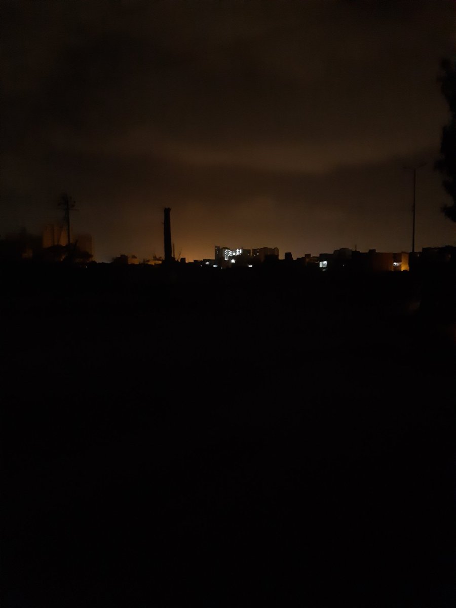 tariq181's tweet photo. Maze ki baat, 5 minute dur flats mein light aarahi hai @KElectricPk  not fair, yaar :( #KElectric https://t.co/rI872ppKh3