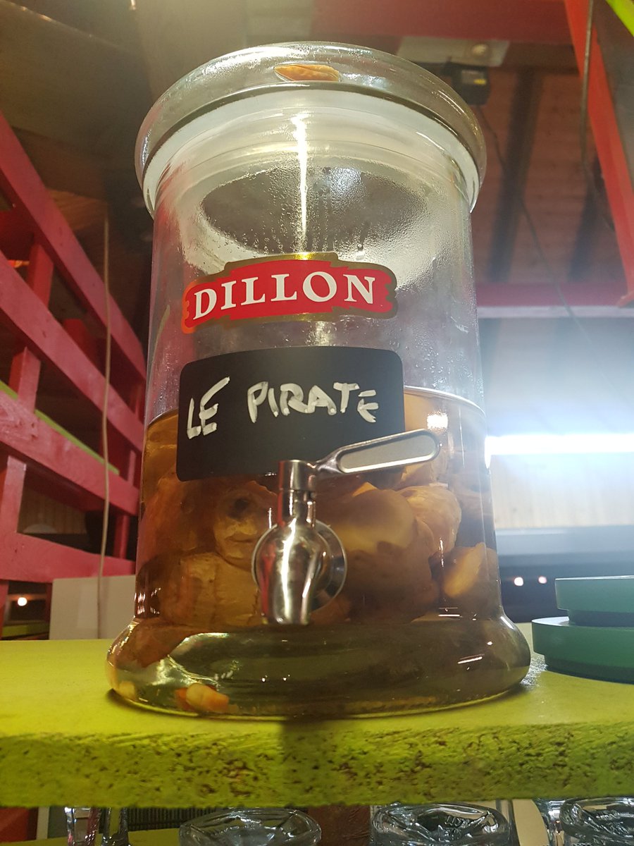 ericmanzanares's tweet photo. Rhum arrangé avec du piment oiseaux (entre autres) #FinDeService #Summer2020 #SudDeFrance https://t.co/1aICkbcdnA