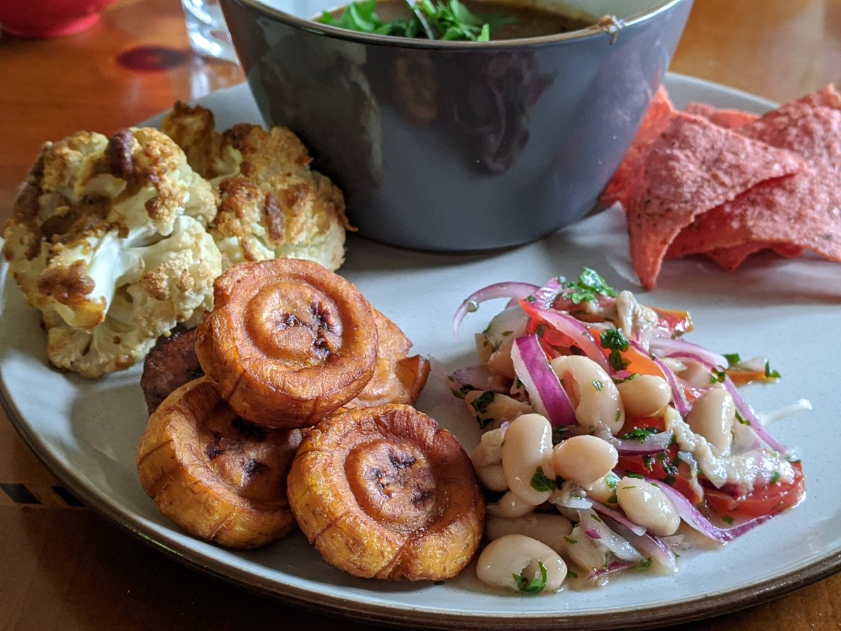 MRSAGOSTINIOCT's tweet photo. #VeganCeviche with #PlaintainChips, along with roasted cauliflower and black bean soup! #Vegan https://t.co/fvTDR3Dd6h