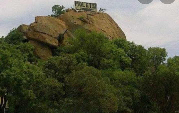 Jacquel61087478's tweet photo. @moo_venda Moletjie - Ga-Komape popularly known 4 its beautiful mountains🤣 #Dithabeng👌 https://t.co/wmiJAFP1wQ