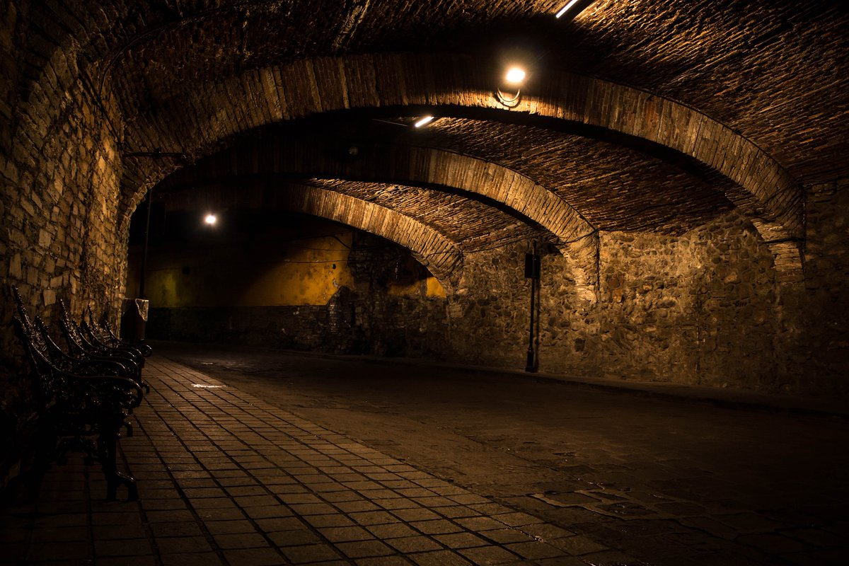 Guanajuato México on X: "#Guanajuato cuenta con ocho kilómetros de túneles,  es la red subterránea más grande del mundo. 🌎 está lleno de túneles,  callejones, pasadizos secretos y #Leyendas. 😱😭 Algunos cuentan