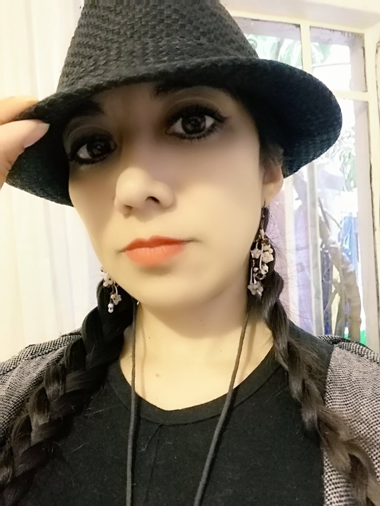 arijodavi's tweet photo. Poniéndole altura a mi mente con un sombrero 🤗 https://t.co/I5fRZNJnJM