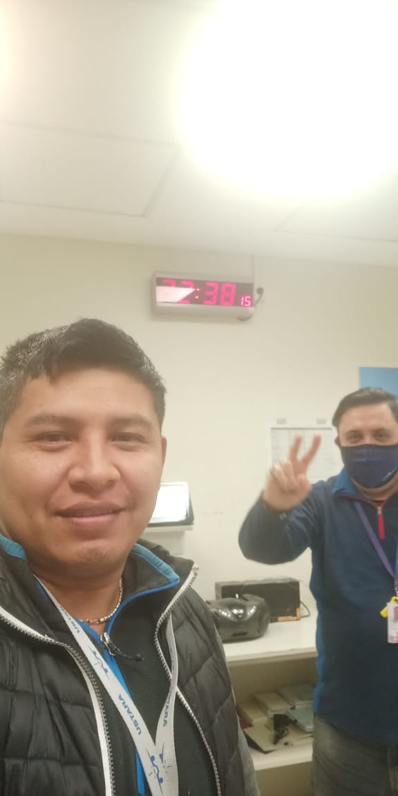 USTARAoficial's tweet photo. Agradecemos a los compañerxs y delegadxs de Aerolineas Argentinas y Austral lineas Aereas por brindar su apoyo, compartiendo nuestro reclamo y acercando comida y bebida a los compañeros que quedaron dentro del hangar y en el modulo. #UnidosEnLucha 
@Uaeronautica @USTARAoficial https://t.co/Od8EFhP4Tm