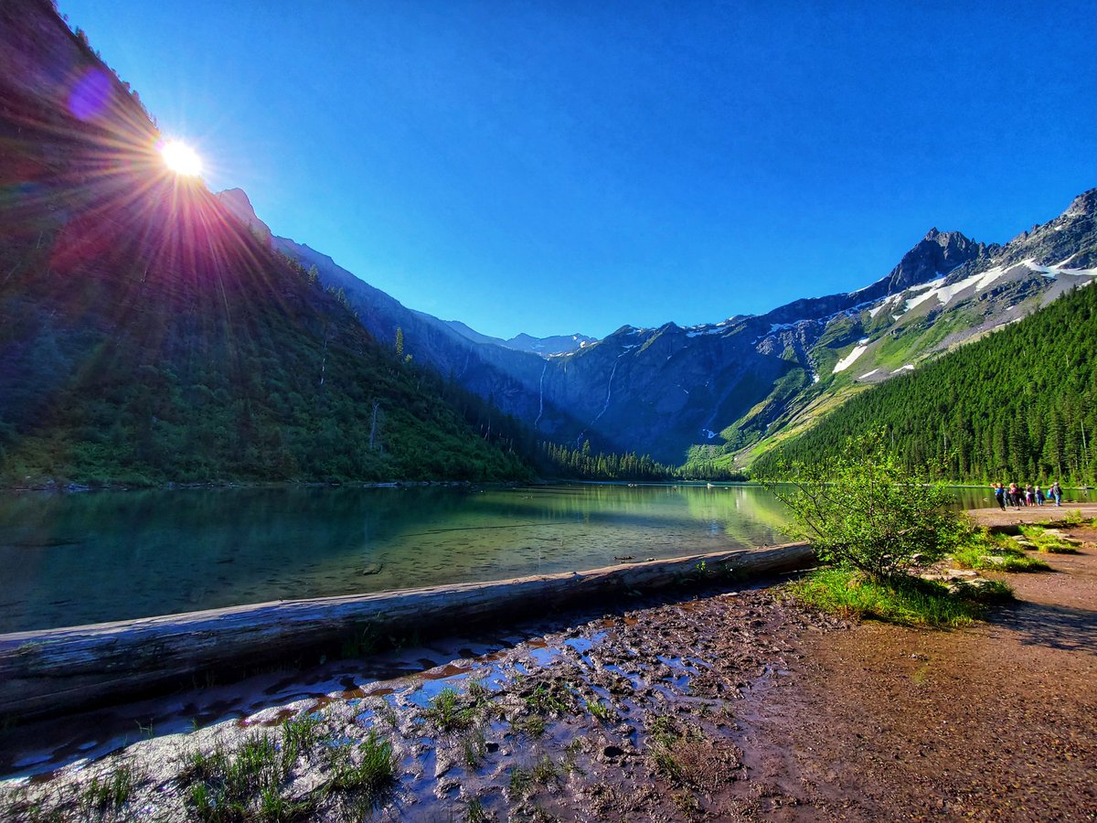 IsenbargerMolly's tweet photo. Avalanche Lake with the sun coming up over the mountain. https://t.co/0z1RKDFYYM