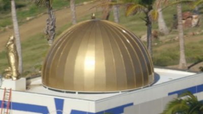 The golden dome, while being concaved from the inside, also serves as a convexed crown from the outside, signifying “authority” & “blessing” given from “heaven”.The usage of gold colors is to create a point of attraction for a solar spiritual power to “descend”.