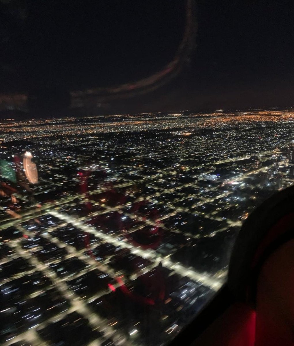 Huey_Casper's tweet photo. Noche de #TECUA. El @Cessna #T41D del @Ejercito_Arg sobrevolando la ciudad en esta fría noche. https://t.co/5LTDlPDKAm