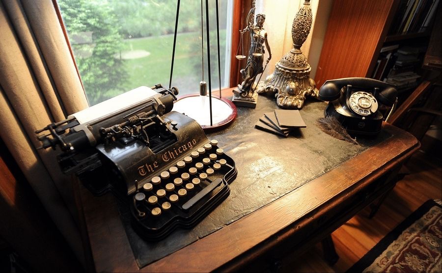 KhakiLab's tweet image. You've seen a #typewriter inside a home. But have you seen a home that looks like a typewriter? Have a look at one on our Online Talk ‘#ClicketyClack - India’s Typewriter Tales’ by Chirodeep Chaudhuri today, 15 Jul, 7 pm IST. Book now at townscript.com/e/khaki-talk-2…

Pic: Daily Herald