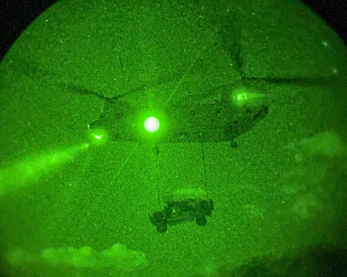 25thID's tweet photo. Just because the sun goes down, doesn’t mean we stop training!

Soldiers of @25thCAB and @2IBCTWarriors continue to press on during #LightningForge20.

#TropicLightning #StrikeHard #AmericasPacificDivision #LightFighters #Readiness #Lethality #WeAreTraining 

@INDOPACOM @USARPAC https://t.co/dspuygJtiw