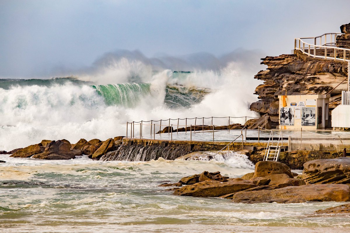 hotndelicious's tweet photo. Bam! Explosive 10-15ft waves and wet &amp; wild surf conditions with waves pounding the east coast of Australia today! 

#BronteRockPool magic. Hectic! 🌊🌊🌊🌊🌊✨ #BronteBeach #iloveSydney

Kick-ass gallery here: 📷✨ @hotndelicious https://t.co/NZWAfJVec2 https://t.co/SobEtniQkE