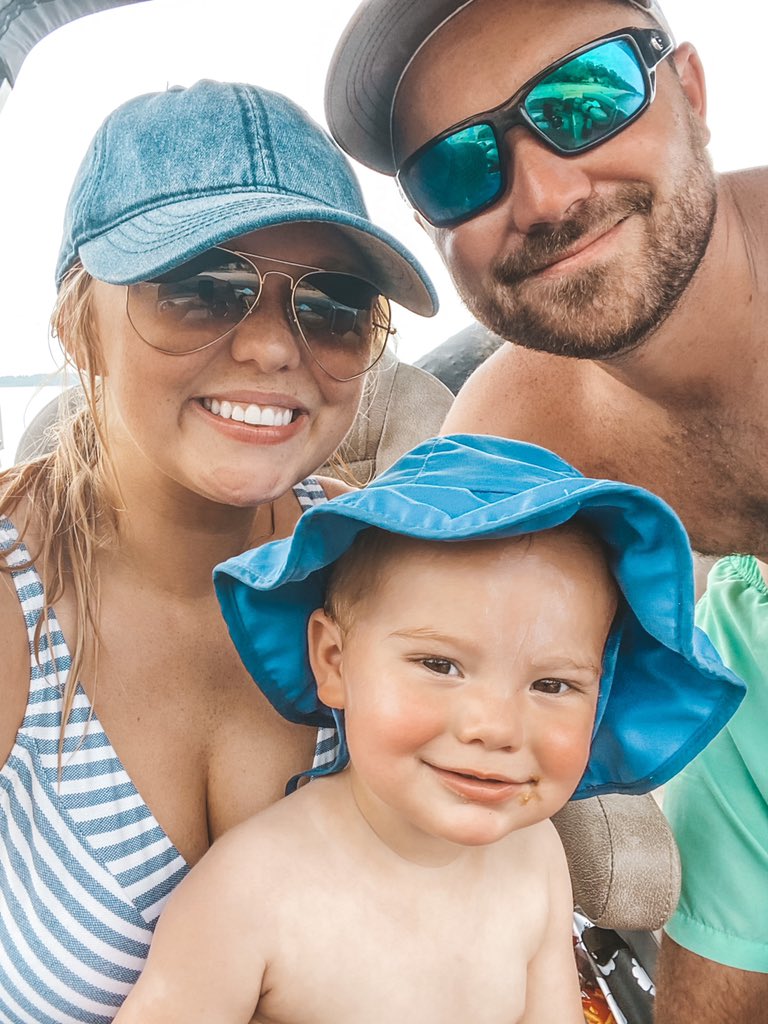 dmurff13's tweet photo. No words can describe how much I love these two. 

So. Dang. Thankful. 🤍 https://t.co/TyxUThZjGl