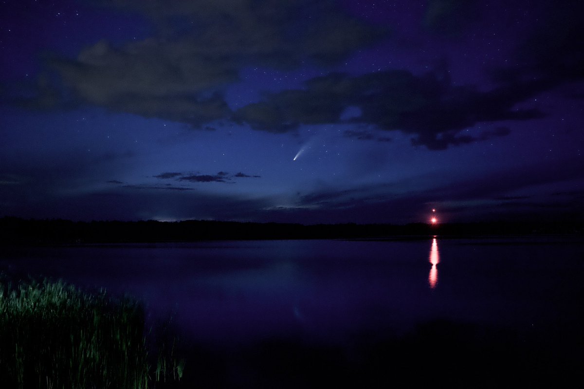trollwag's tweet photo. It’s not everyday you get to shoot a comet. #NEOWISE over Lake Katchewanooka in Lakefield. @Ptbo_Canada https://t.co/un9JEKw1yX