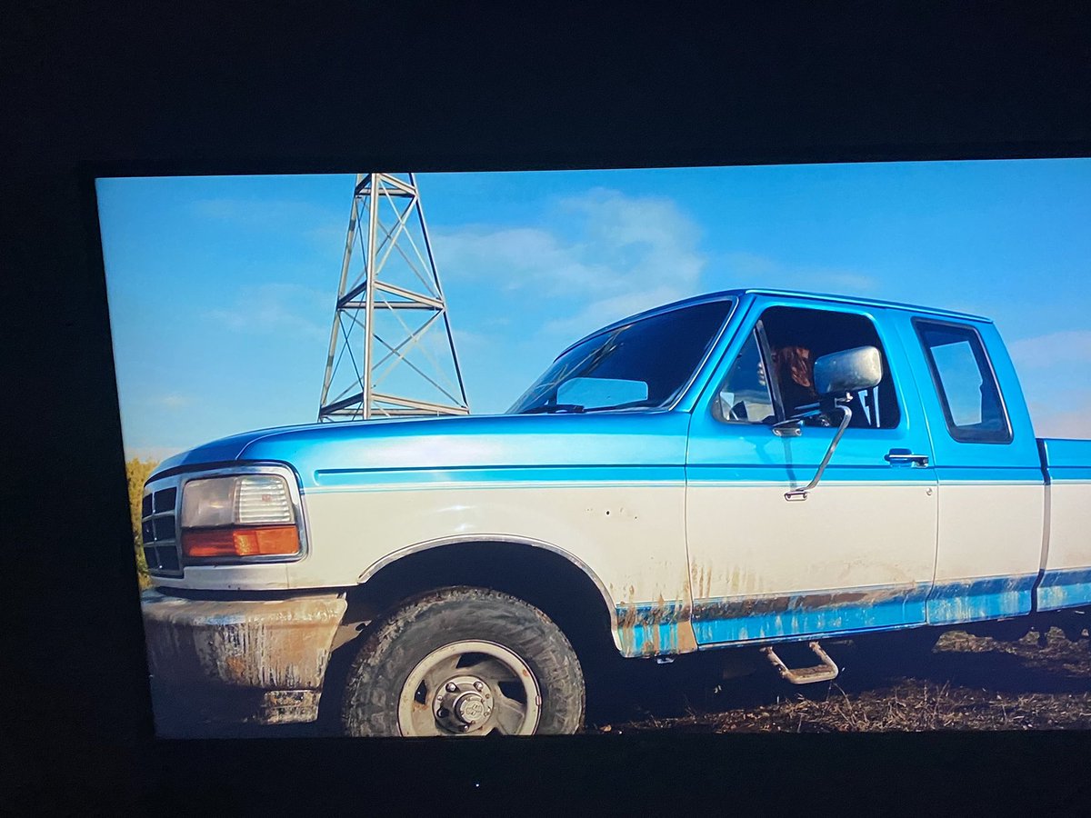 hmommaerts's tweet image. I love the progression of damage and duct tape to the truck 😂🤣 #WynonnaEarp #EarpSoon