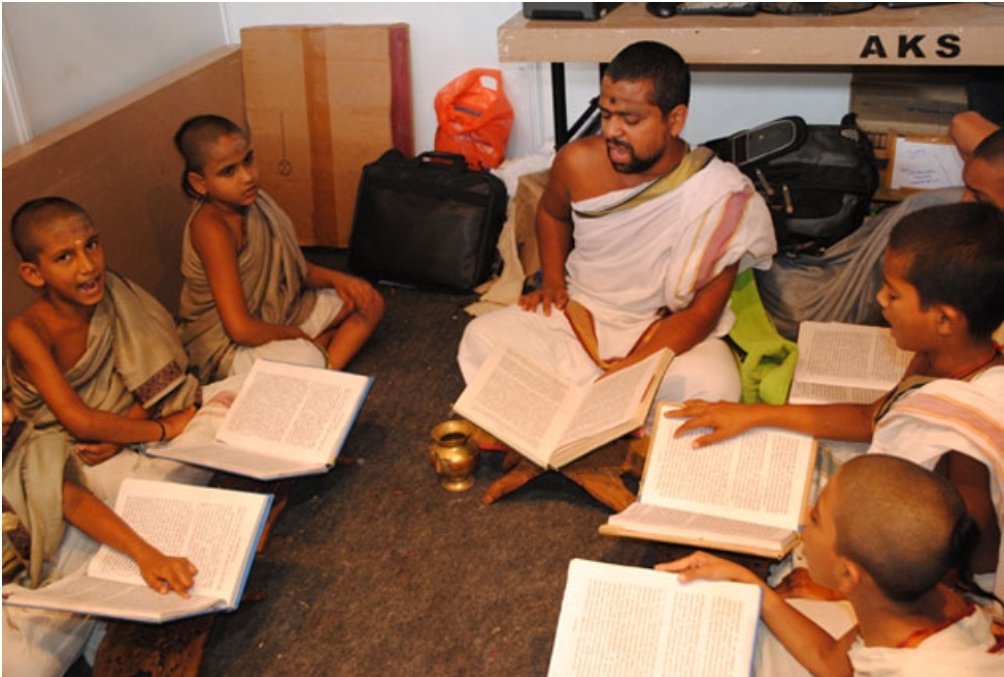 twt_Sonam's tweet photo. ***Sanskrit speaking villages ****

Mattur and Hosahalli 

These two villages (Karnataka India), where God's own language Sanskrit is spoken for day-to-day communication and children are taught vedas in school.

Thanks to these people to keep alive #Sanskrit 🙏 

#SanatanaDharma https://t.co/i0ZO2omjHy