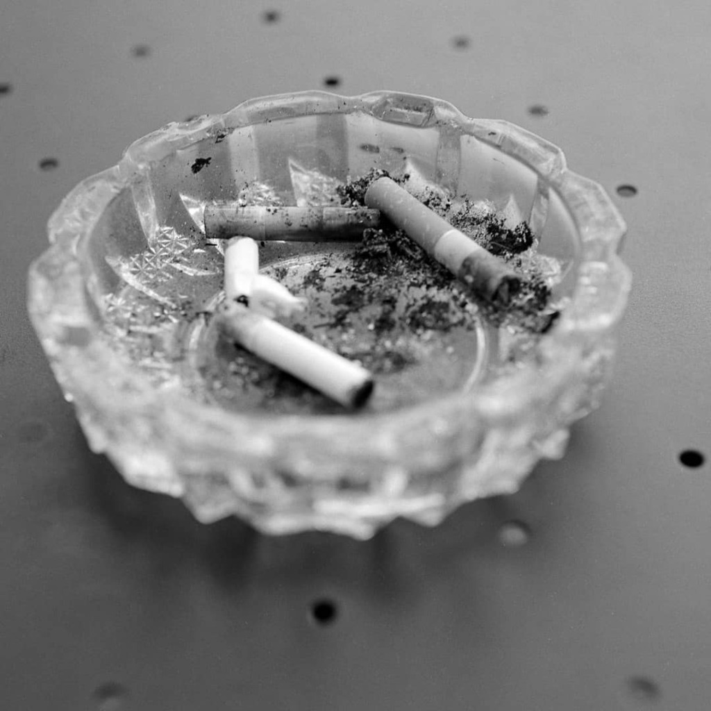 scottmicciche's tweet photo. Ashtray, outside of a bar in Siena captured with the Rolleiflex and Rolleinar 2... #rolleiflex35f #75mm #planar #ilfordfilm #ilford #hp5plus #fa1027 #closeupphotography #agameoftones #mediumformat #sixbysix #rolleinar2 #siena #toscana #italia #120film #b… https://t.co/76dkRNkI20 https://t.co/3NVzQ2ihzb