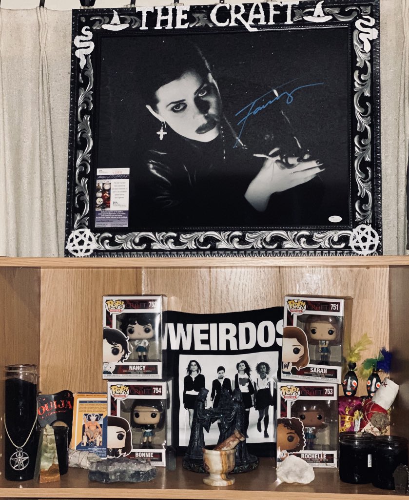 Zach_Collects's tweet photo. @fairuza finally painted my picture frame with your autograph!
Such a huge fan! 
Wish I could get the Funko pop signed! #thecract #witchcraft #wearetheweirdos #lightasafeather #ouija #tarot #craft #funko #funkpops https://t.co/UQBZ17MqDK