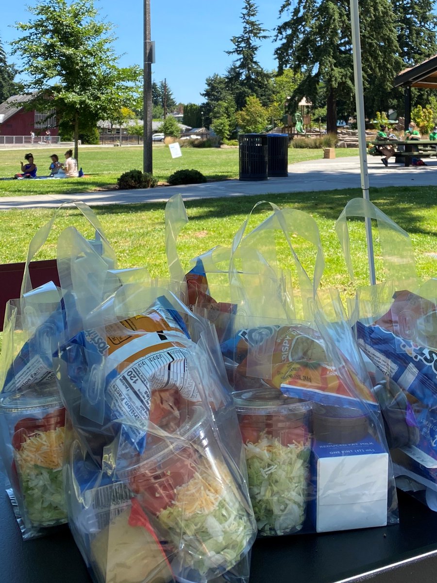 PDXParksandRec's tweet photo. Today and all summer long - please join us for summertime fun and memories!
@PDXParksandRec is addressing critical needs citywide with free lunches and games, activities, and art! Kids welcome but adults may pick up food and activities to go.
More info: https://t.co/72eqaqIItq https://t.co/DYOPezw6r5