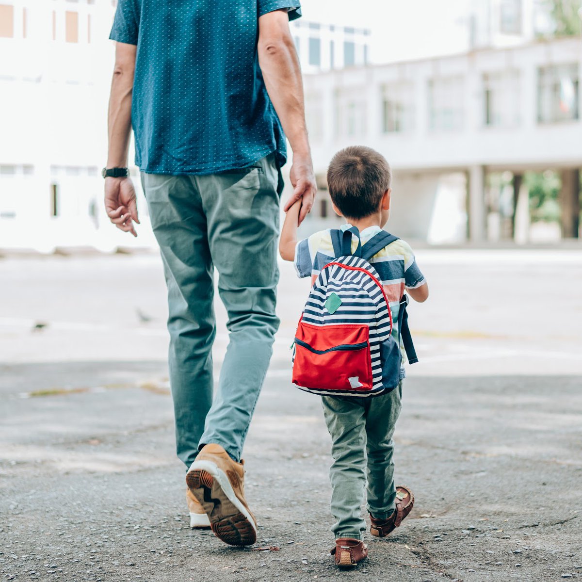 L’entrée à la maternelle marque le début d’une grande aventure pour votre enfant! Voici quelques pistes pour une transition tout en douceur. 👦🏽 👧🏻 👩‍🏫 #csdceoinscription
bit.ly/2Uu0IbT