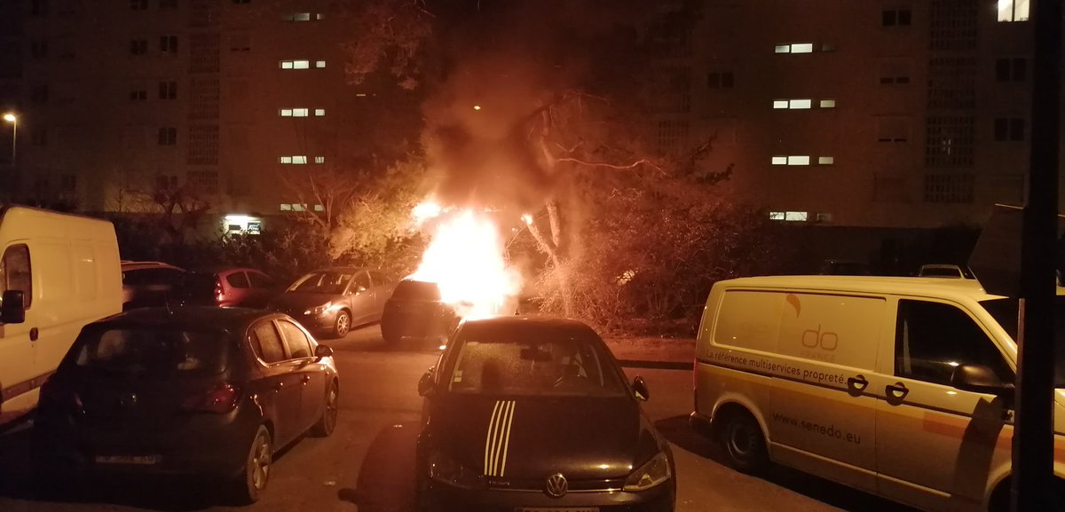 ACapraDiMonti's tweet photo. @annick_chupin @StanGuerini @AzizSkalli @EmmanuelMacron @JeanCASTEX @nflorian33 #SkalliExclusion➡️#RenouveauBordeaux a semé le trouble (Colistiers, Candidat, militants) avec des tweets diffâmants [#AllocsChomage #CréditMunicipal #Masques #TribuneSudOuestDéconfinement] ils ont fait perdre @nflorian33 #Bordeaux>Le #GRANDPARC n'aura pas son #COMMISSARIAT👎 https://t.co/R4X3UcL9Ox