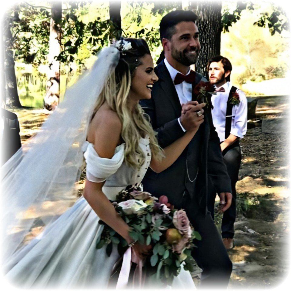 Sachikospett's tweet photo. Tan hermoso recuerda ese maravilloso día🖤🖤💍💍
#tbt❤️ #bodamatbella #matbella https://t.co/PHVPRYB8xP