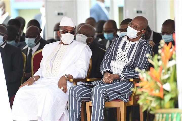 PrimatureGN's tweet photo. La délégation guinéenne conduite par le Premier ministre a pris part ce mardi aux obsèques nationales du défunt Premier ministre @AmadouGon. Dr Ibrahima Kassory Fofana est porteur d’un message du Chef de l’État Pr Alpha Condé à son homologue @AOuattara_PRCI et au peuple ivoirien https://t.co/n4PEE46pdM