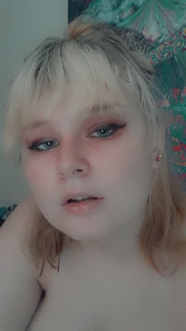Umm, I feel very pretty today  👉👈 https://t.co/skFVGIAe5h