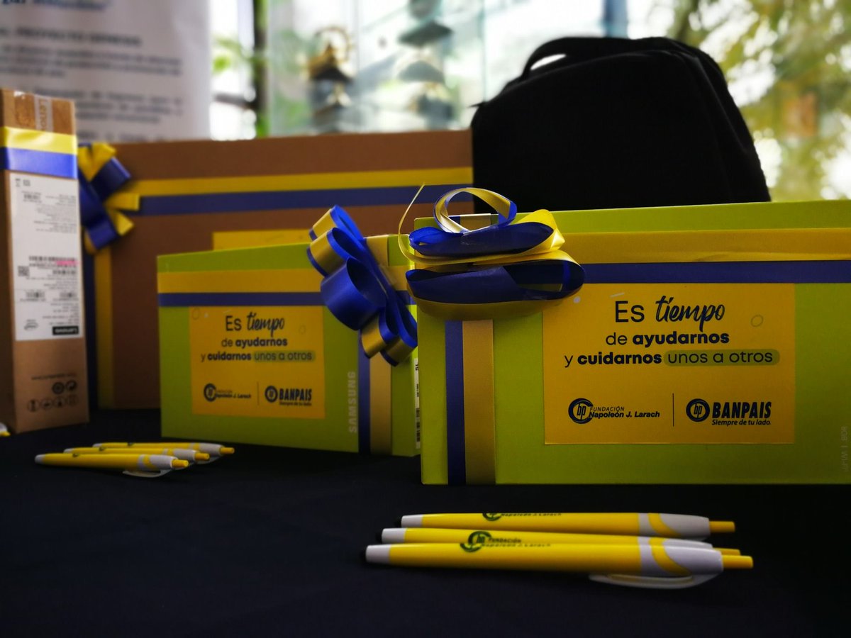 FUNADEH_GENESIS's tweet photo. #PROGRAMATON2020 Las jóvenes ganadoras del 2do #lugar de #Programaton quienes realizaron la aplicación CUIDADO ANIMAL, recibieron #hoy su premio gracias a la #FundaciónNapoleónJLarach de @BANPAISHND @bancodelpais y son una Tablet, Mochila, medalla y diploma de reconocimiento. https://t.co/4qgtEBU2Hu