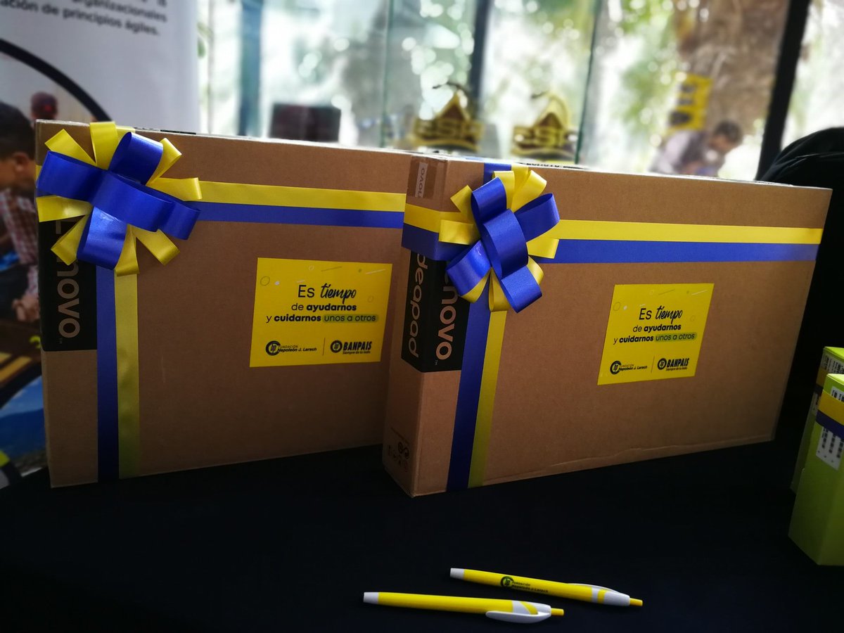 FUNADEH_GENESIS's tweet photo. #Programaton2020 Gracias a la #FundaciónNapoleónJLarach de @BANPAISHND por hacer entrega del premio al 1er lugar del #PROGRAMATON #DC a los jóvenes de la aplicación #AQUALIFE quienes obtuvieron una laptop, mochila, medalla y su diploma de primer lugar. #Felicidades @bancodelpais https://t.co/PLMQ9inXFs