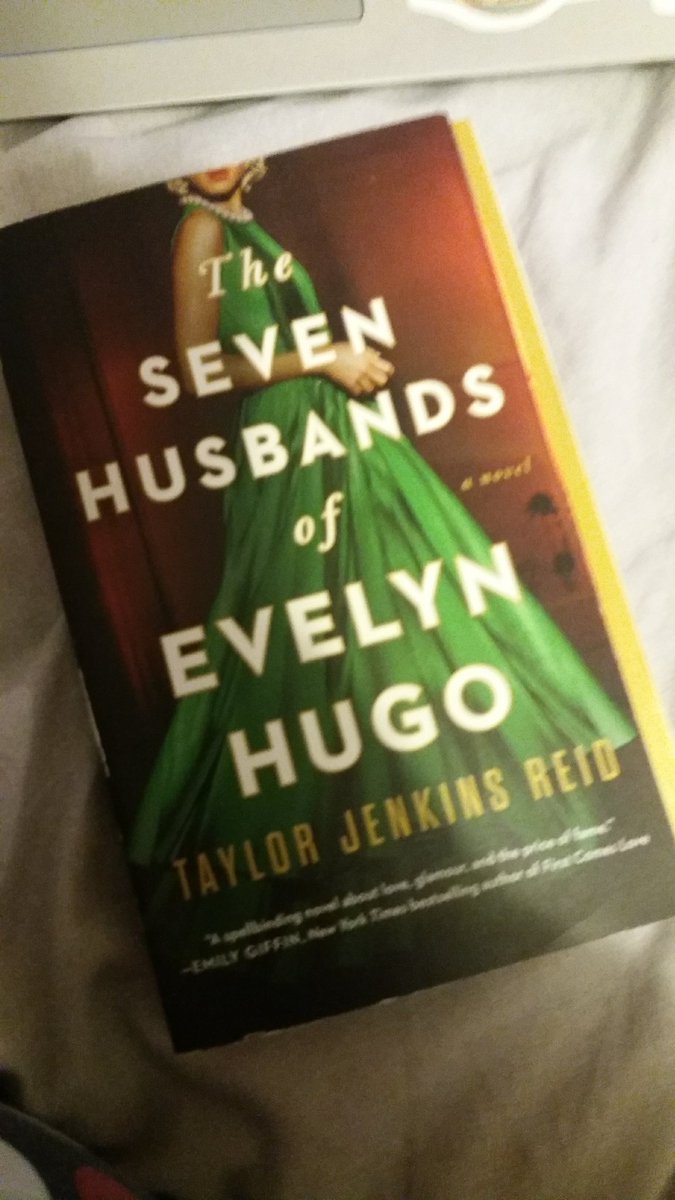 @dykeb0i The seven husbands of evelyn hugo! One of my faves, an ageing hollywood superstar, famed for her seven husbands, hires someone to write her memoirs. F/F romance