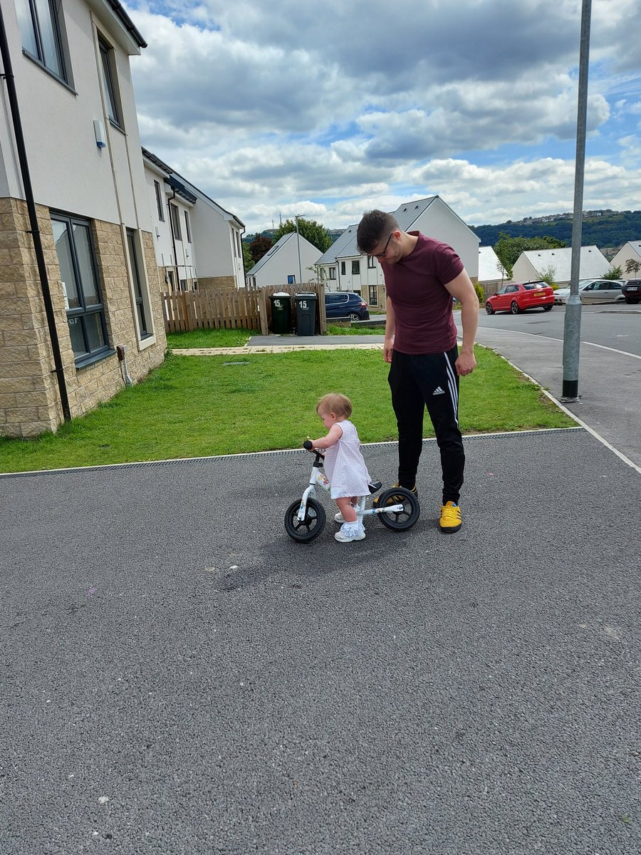 mamaNpest's tweet photo. Look at me riding my bike by myself for the first time 😭❤ #emmasdiaryparentsquad #mamalooandpestertoo #emmasdiary #familiesuk #rubymaechildrenswear #mamaNpest https://t.co/sZJd6WvX1d