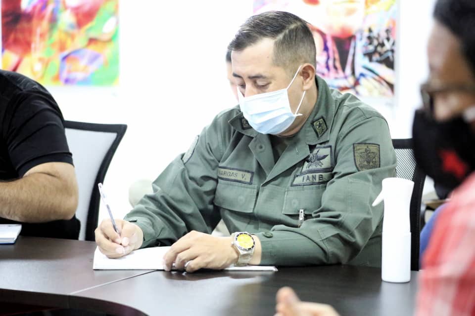ErikaPSUV's tweet photo. Son 840 casos activos en nuestra ciudad pero a su vez, más de un millón de pruebas rápidas realizadas. Es un trabajo de acupuntura social para frenar la circulación del virus.
¡El momento nos exige unidad de todas las partes y fortalecimiento de la capacidad de despliegue! https://t.co/NiRyRqf6AK